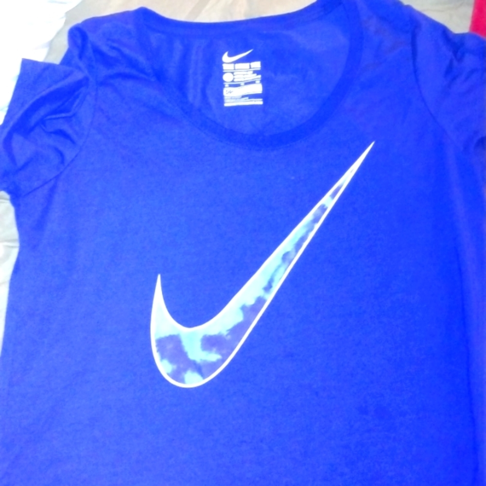 woman nike dri fit shirt